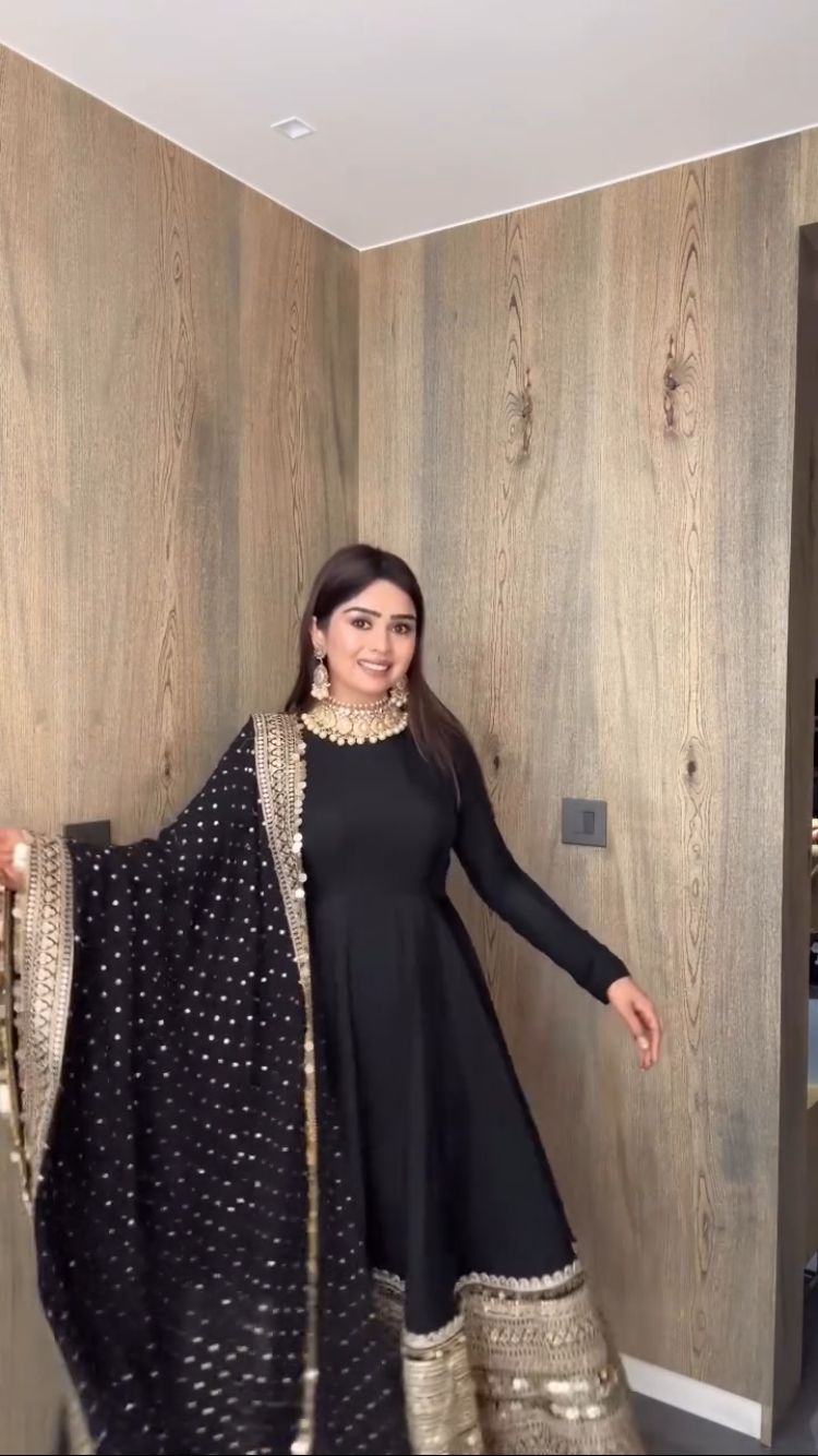 Black Premium Embroidered Flair Gown – Ladyfamina