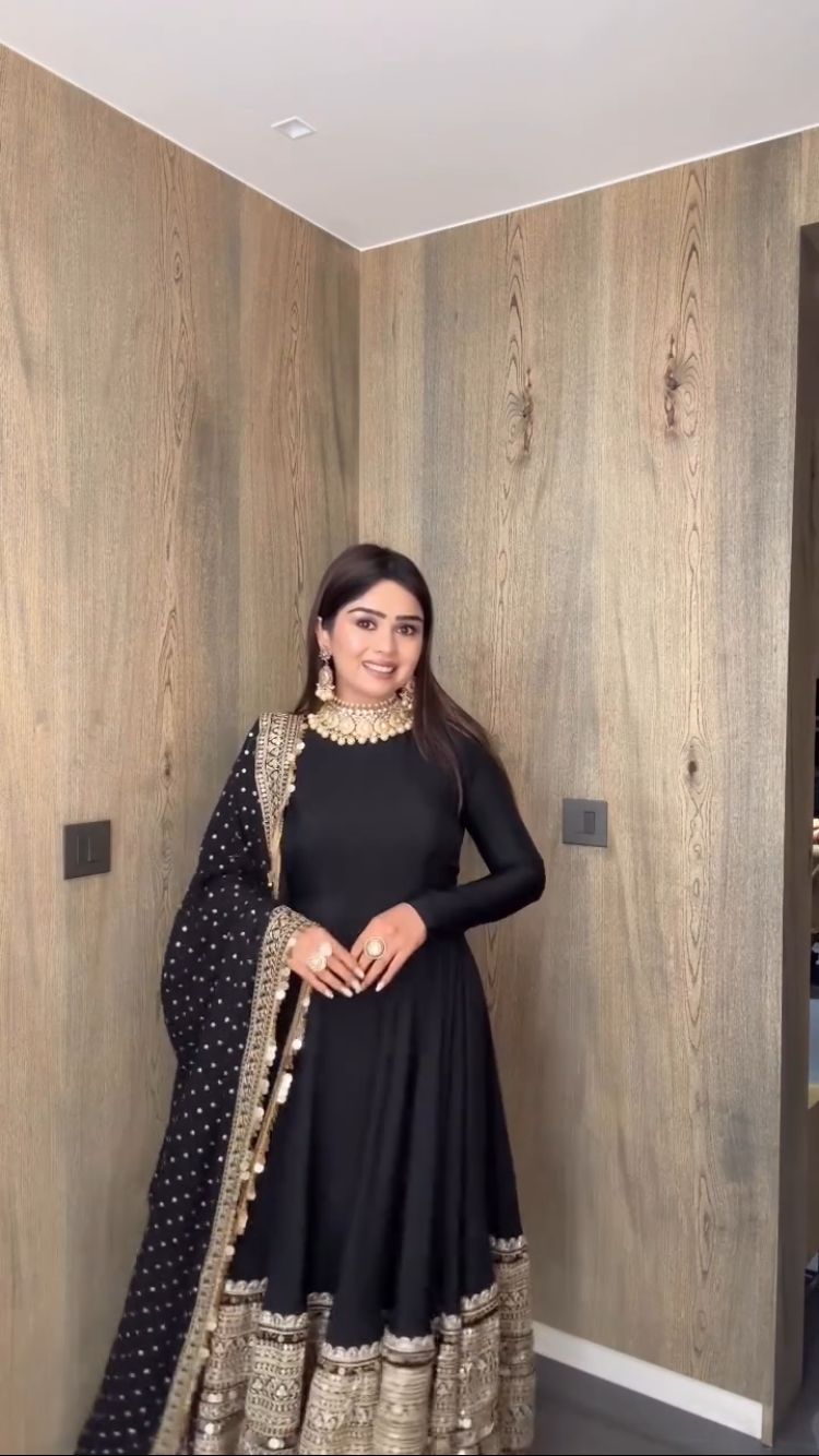 Black Premium Embroidered Flair Gown – Ladyfamina