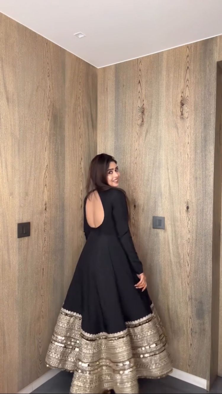 Black Premium Embroidered Flair Gown – Ladyfamina