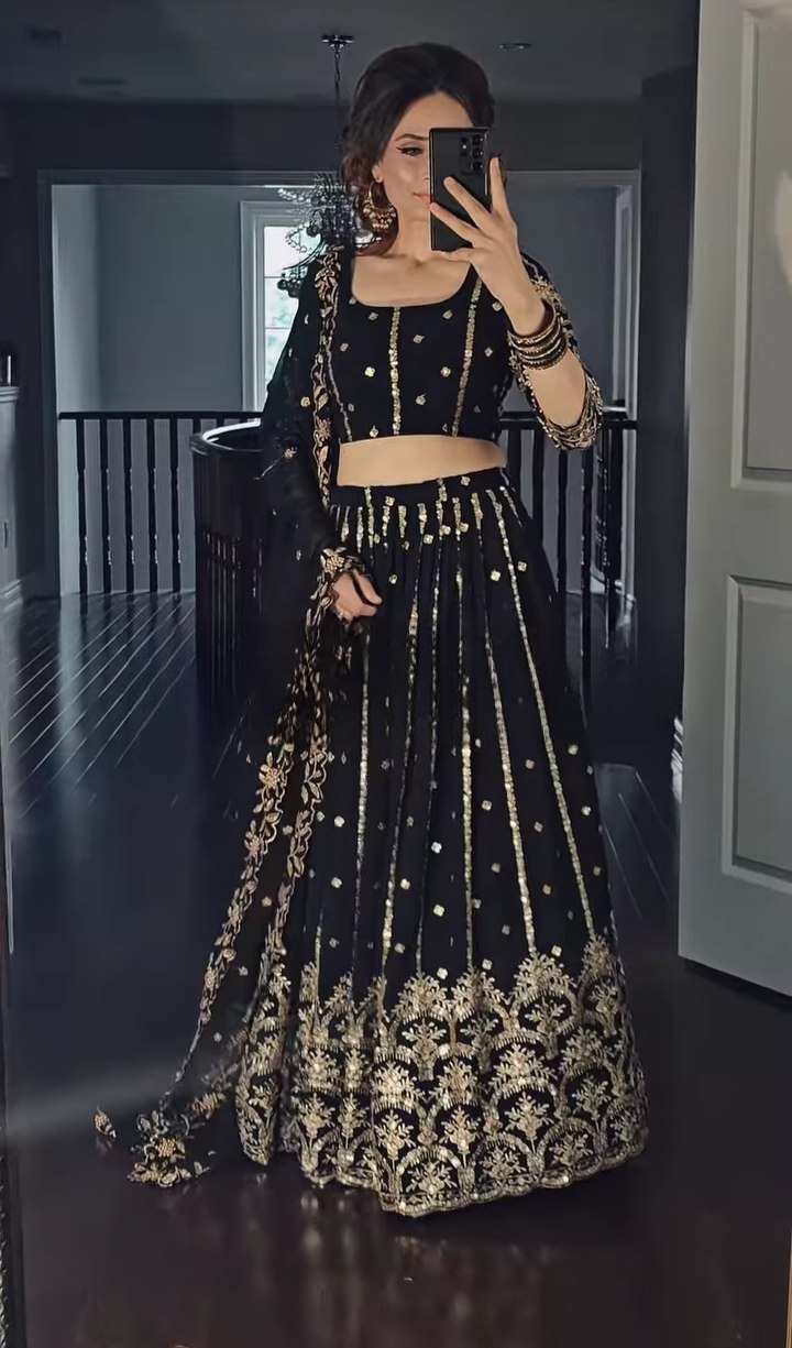 Black  Colour  Embroidered Attractive Party Wear  Lehenga choli has a Regular-fit LF-G61